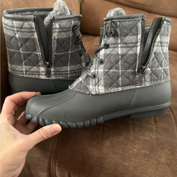 Dksuko Gray Quilted Duck Boots New - Picture 4 of 6